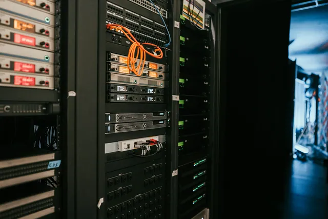 Server-Rack als Beispiel für geplante Rechenzentrumsinfrastruktur
